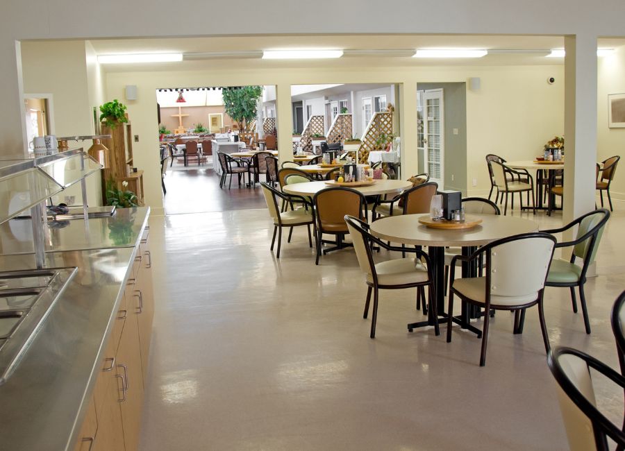 4 Ways to Elevate Dining for Assisted Living Residents